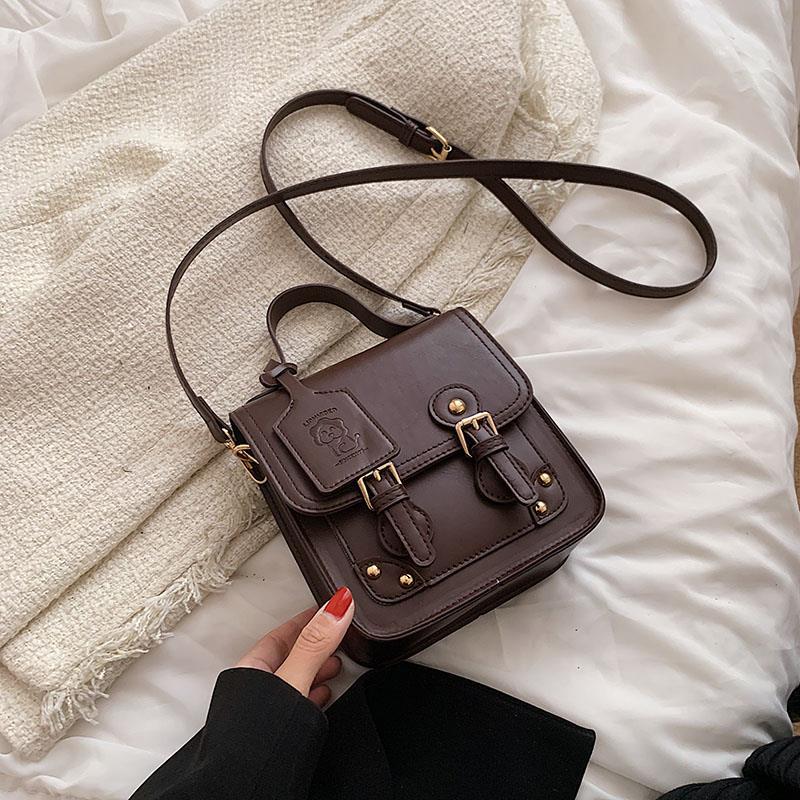 

Портативные винтажные сумки для женщин, маленькие квадратные коричневые черные заклепки, сумки-портфели с клапаном