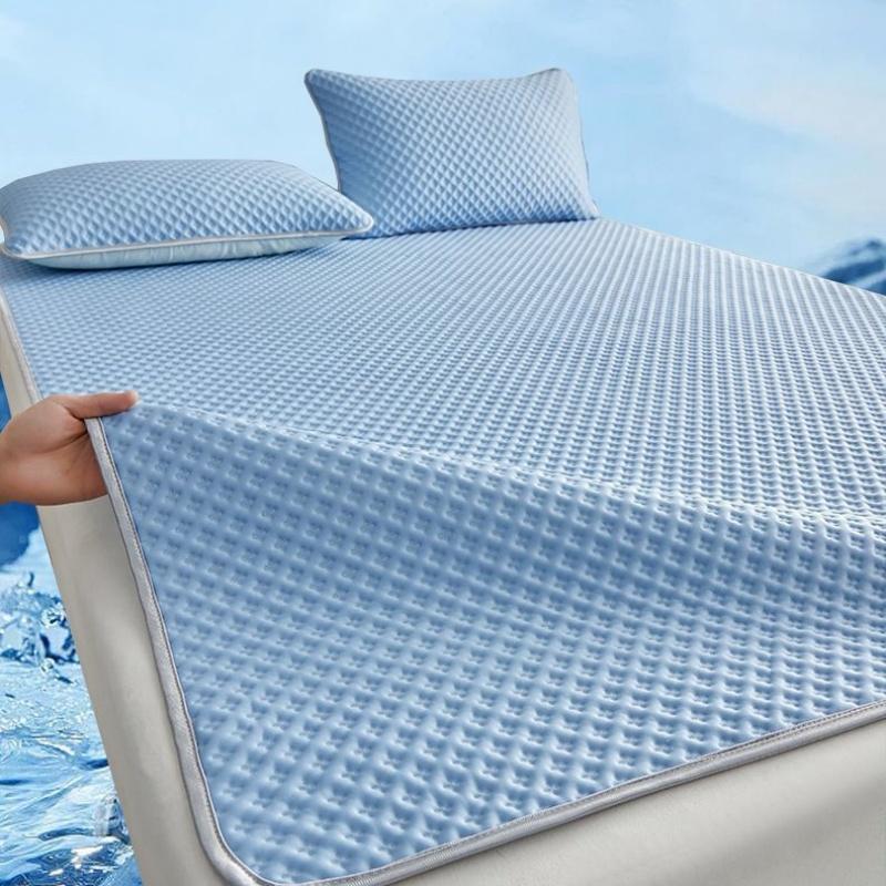 Breathable Cooling Mattress Skin-friendly Comfortable Ice Silk Bed Mat Pad Soft Lightweight Smooth Air Condition Cushion