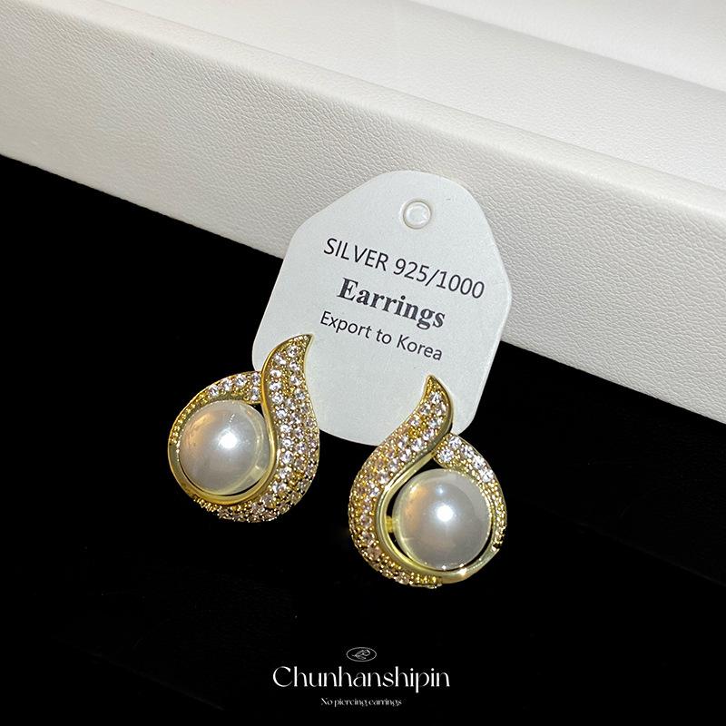French pearl water drop ear clips without holes, high-grade copper plated zircon stud earrings, retro light luxury earrings, women without ear holes