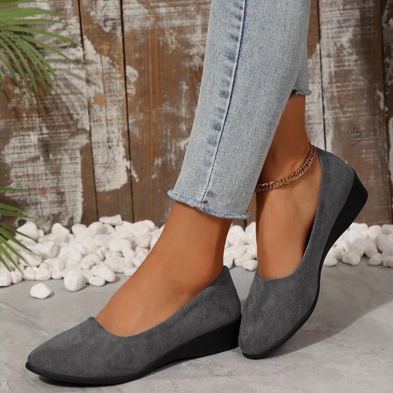 Spring New Pointed Women's Shoes Large Size Shallow Mouth Bevel Heel Single Shoes Women's Doudou Shoes Sports and Leisure Shoes Women
