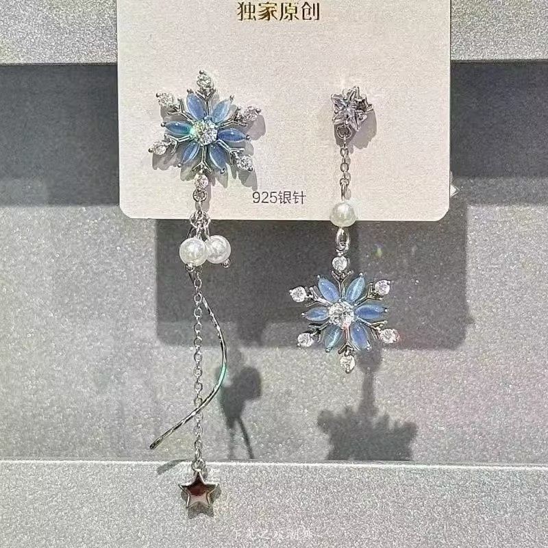 Niche High-End Ice Blue Snowflake Pearl Fringe Earrings Women Asymmetrical Temperament Autumn Winter Daily Party Ear Jewelry