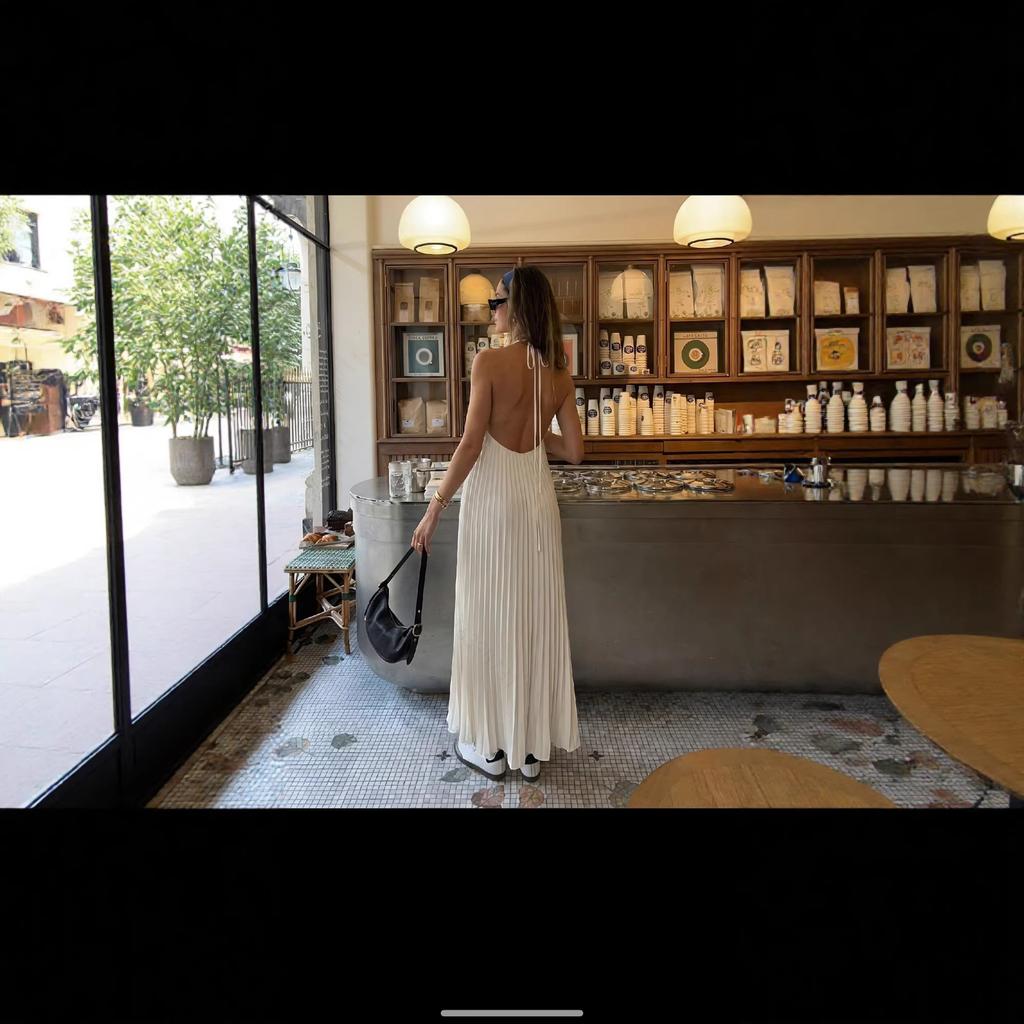 European and American new summer dresses, high-end seaside vacation style, sexy backless neck pleated dress for women