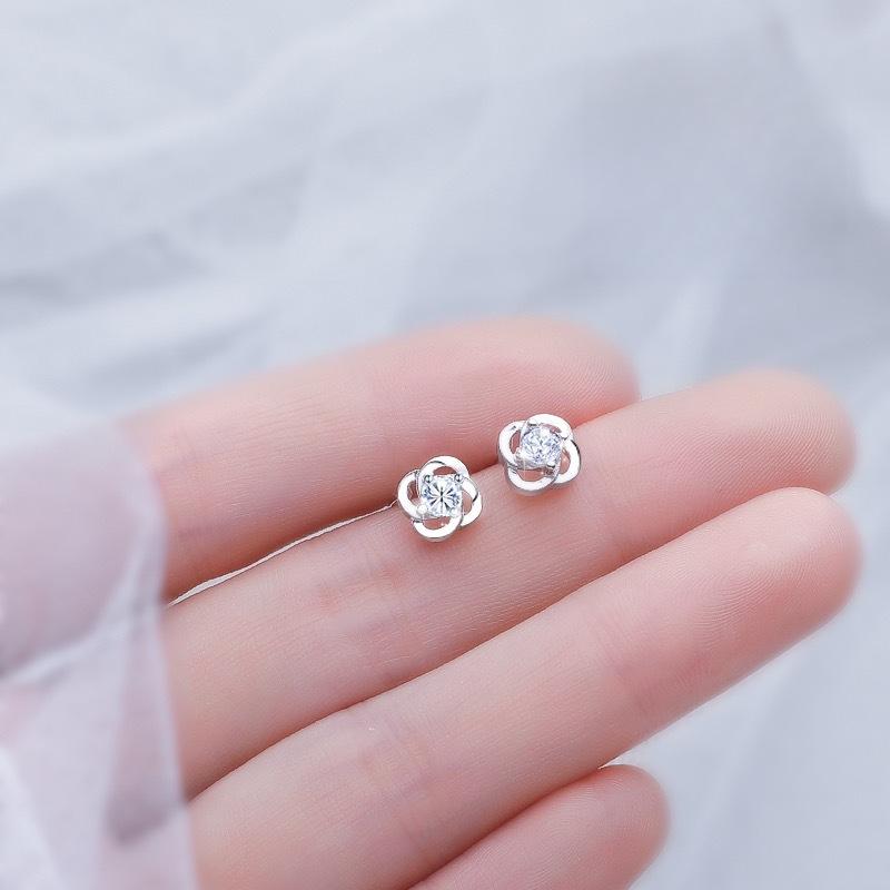 Lucky Clover Earrings Female Personality Temperament Versatile Earrings Summer Small Fragrant Ear Jewelry
