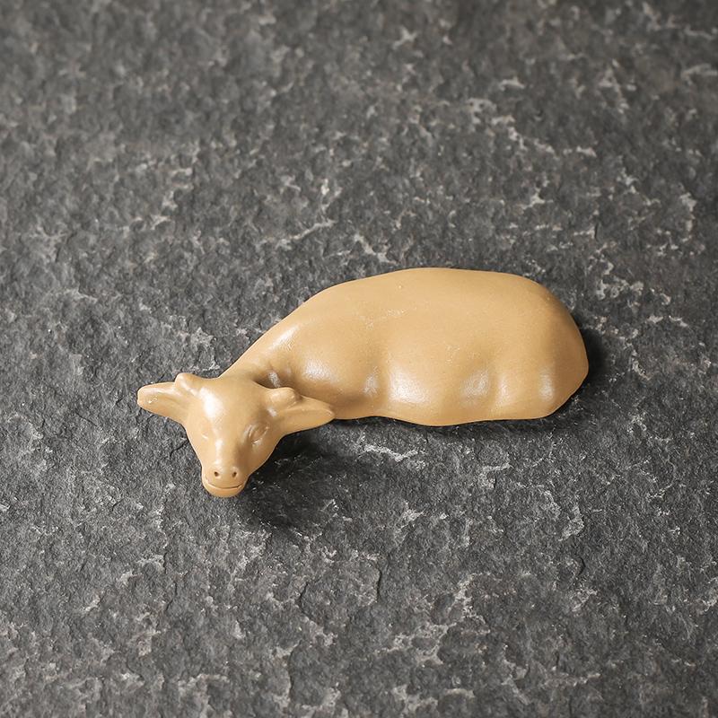 

Purple clay fingertip tea pet ornament small water buffalo for nurturing creative and soaring tea table decoration
