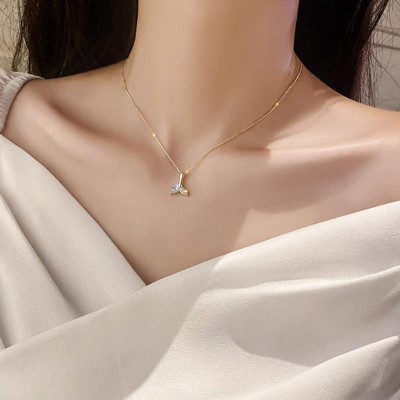 Women's Gold Fishtail Pendant Necklace - Trendy Luxury Clavicle Chain