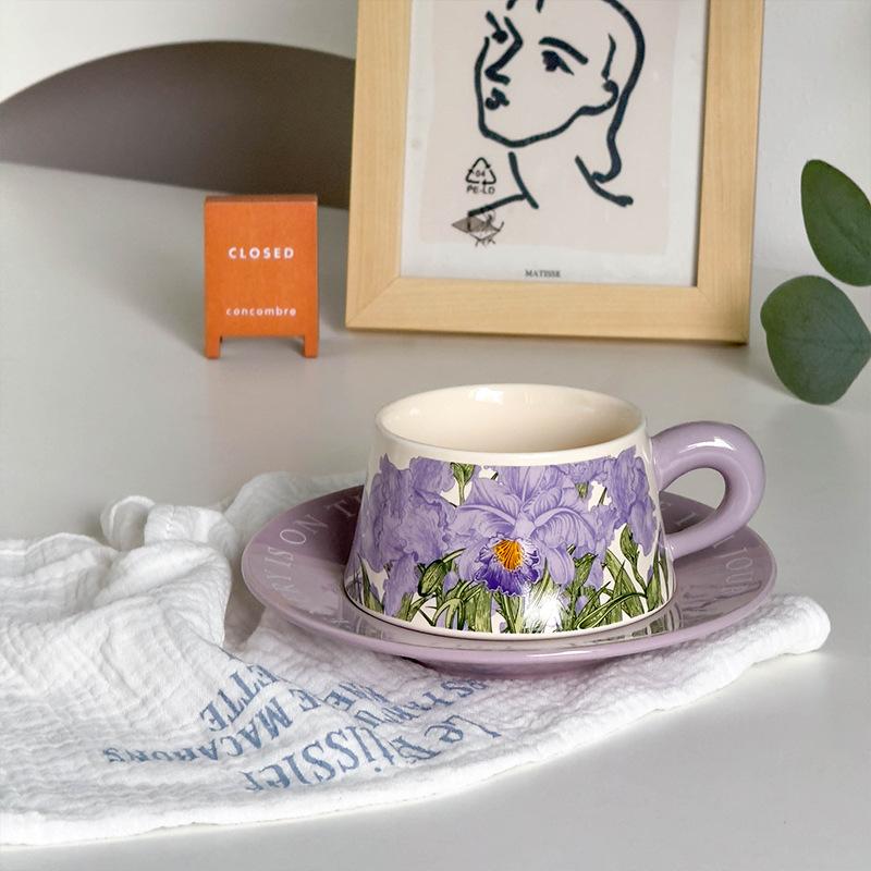 

Керамическая кофейная чашка с блюдцем среднего стиля, фиолетовая чашка для послеобеденного чая, кружка, фиолетовый ирис, чашка с блюдцем, подарочная коробка 260ML