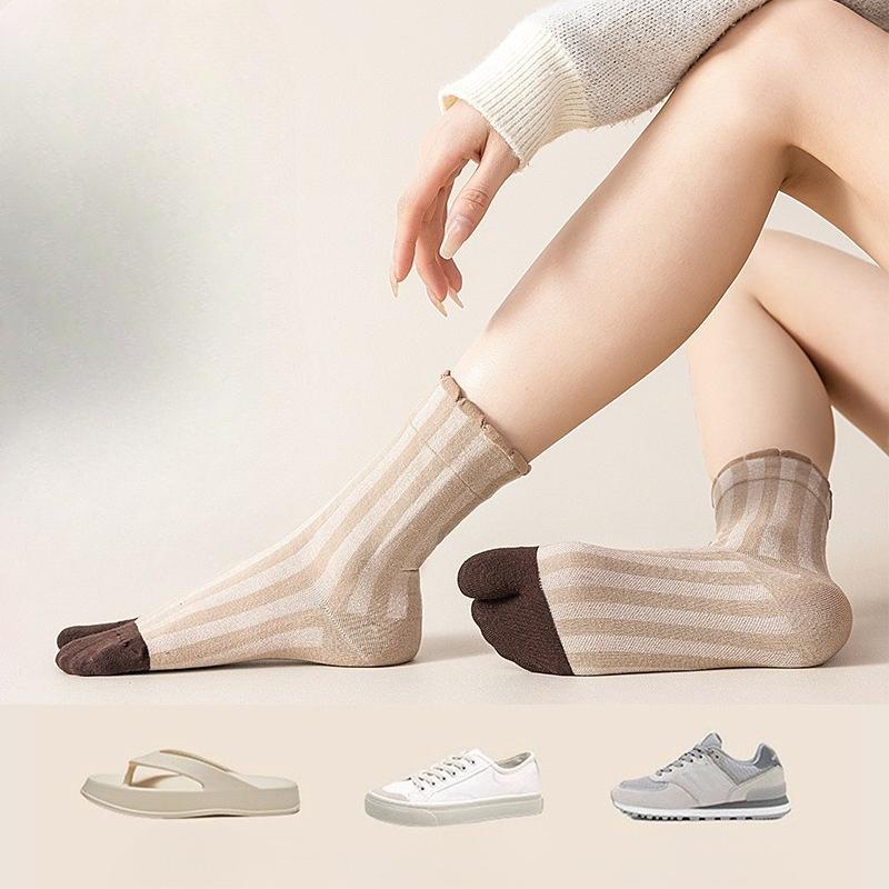 Color-blocked Two-finger Socks for Women, Mid-calf Socks, Cute Vertical Striped Thumb and Toe Split-toe Socks for Girls, Sheep's Hoof