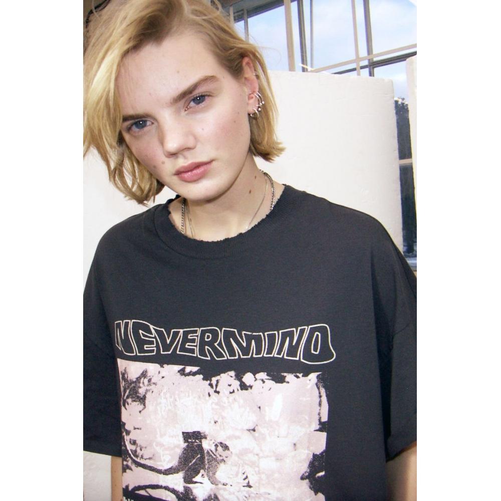 

Футболка оверсайз с принтом HM темно-серая нирвана