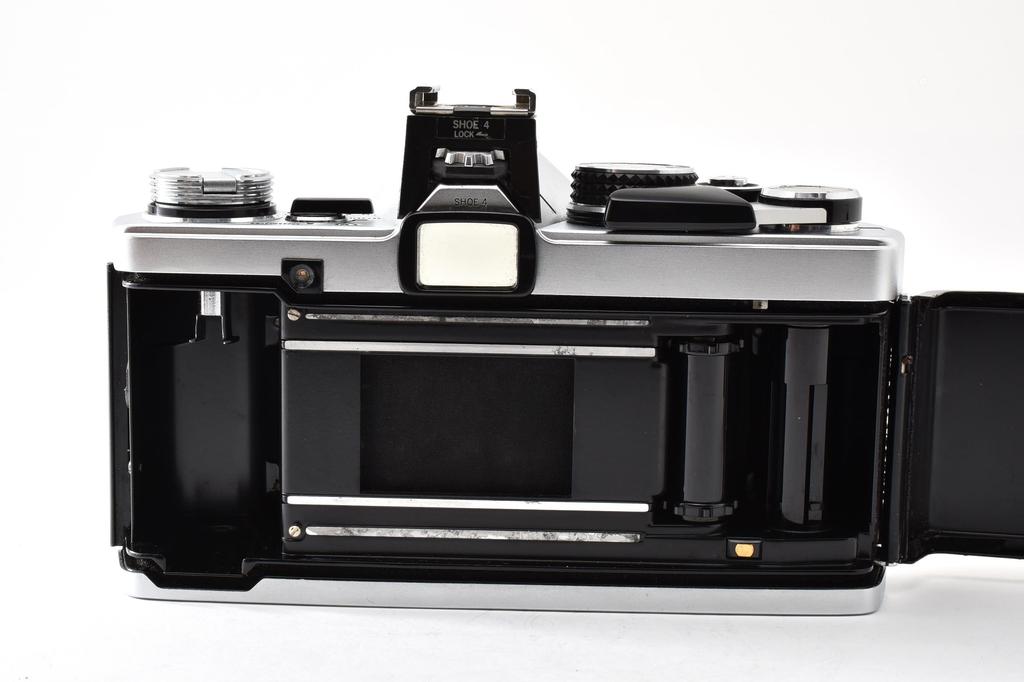 [USED] Olympus OM-2n Silver SLR Film Camera w. Zuiko 28mm 50mm 75-150mm + Winder + Flash, Near Mint, From JAPAN