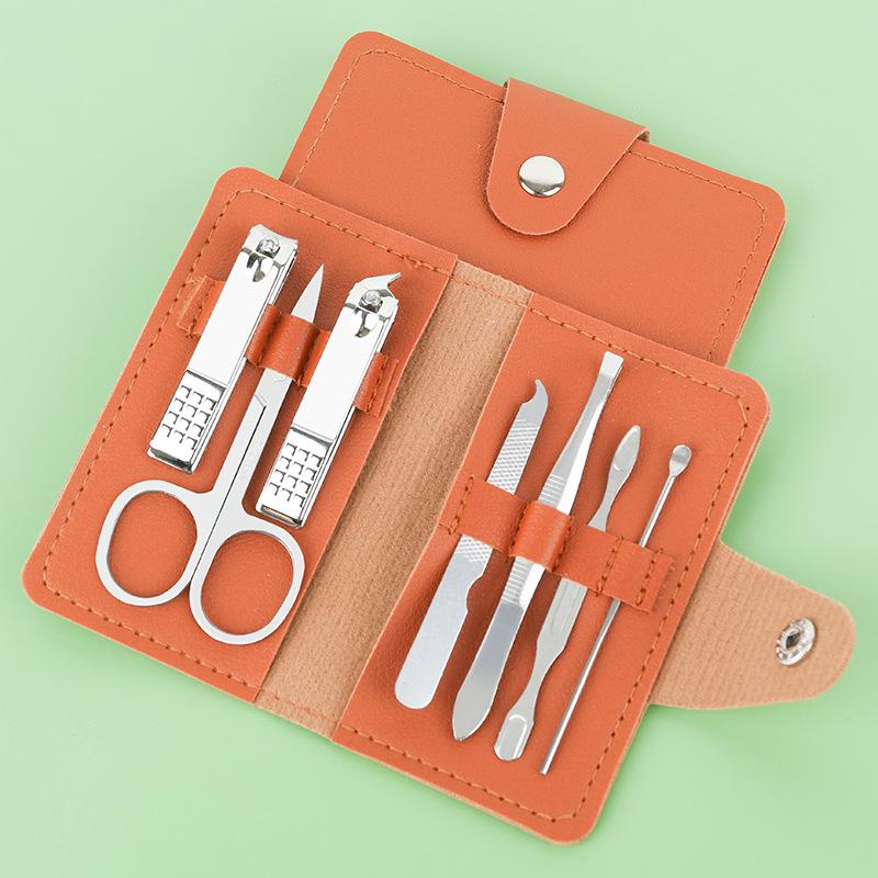 

Набор из 7 предметов: складные кусачки для ногтей и маникюрный набор Default