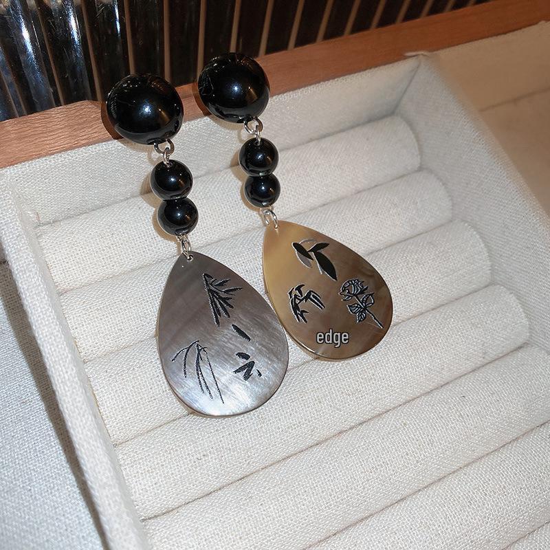 

Срібна голка Вінтажні сережки-пусети у формі серця з чорним цирконом та метеликом Жіноча мода Високоякісна розкішна біжутерія