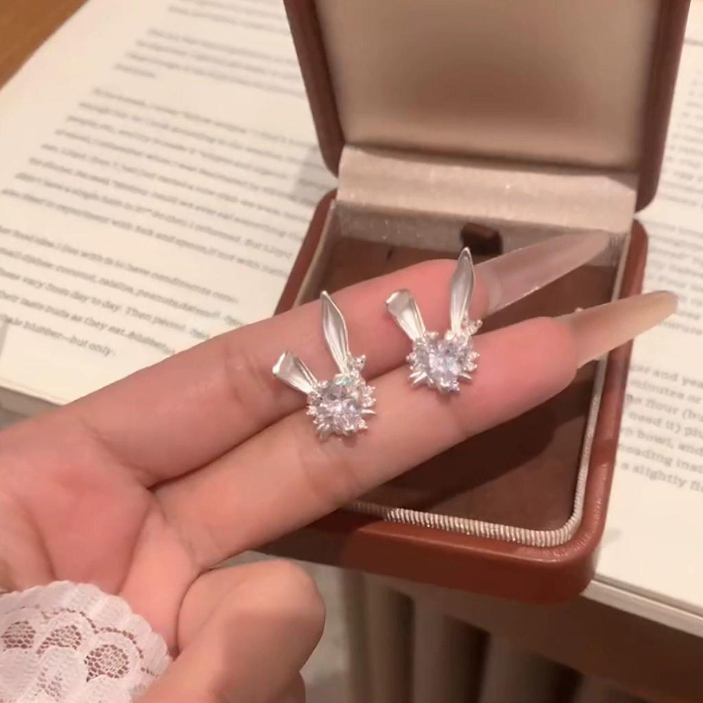 Korean Shiny Zircon Rabbit Heart Ear Studs: Cute, Sweet, Exquisite Earrings - Light Luxury & Versatile Accessories for Women