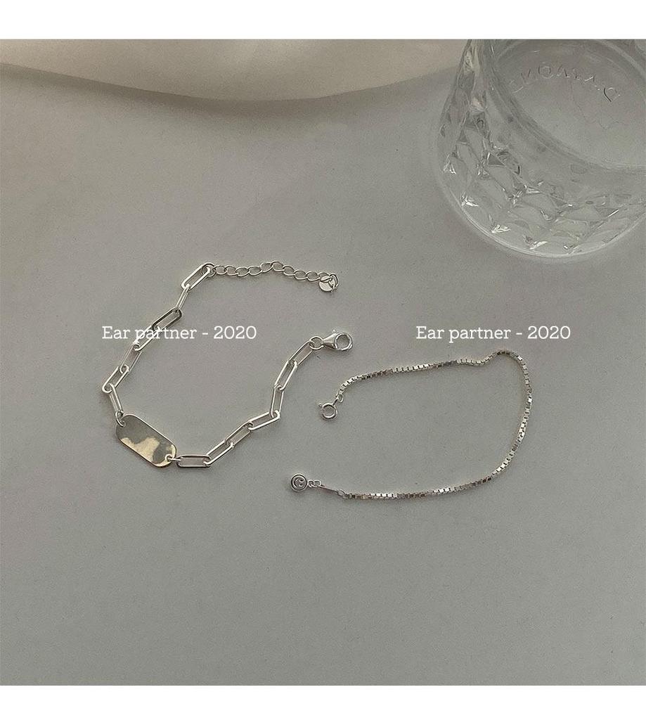S925 Sterling Silber Smiley Quadrat Anhänger Armband - Cooles Koreanisches Design für Damen, Einzigartiger Schmuck im Studentenstil.