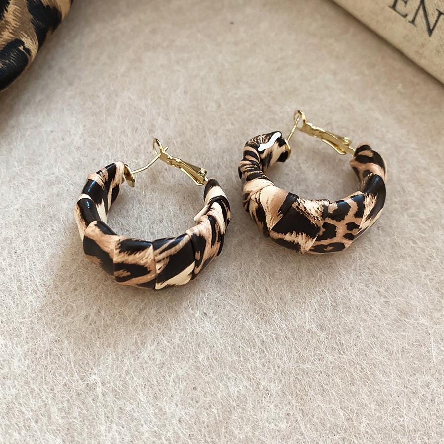 Silver Needle Leopard Print Leather Teardrop Hoop Earrings - Retro High-End Women’s C-Shape.