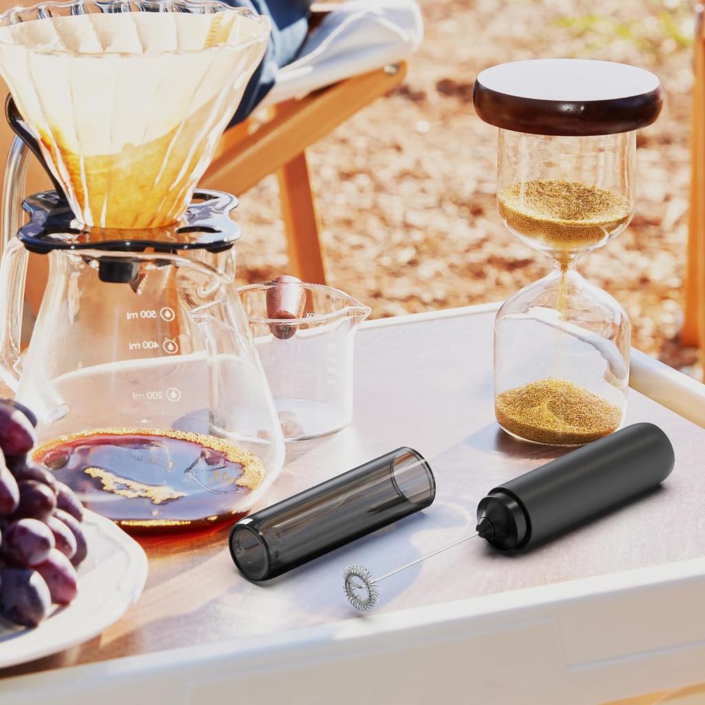 Wiederaufladbarer Milchaufschäumer Handheld mit Deckel Elektrischer Hand-Schaumschläger Tragbare Getränkemischer für Matcha, Lattes und Cappuccino, Schwarz