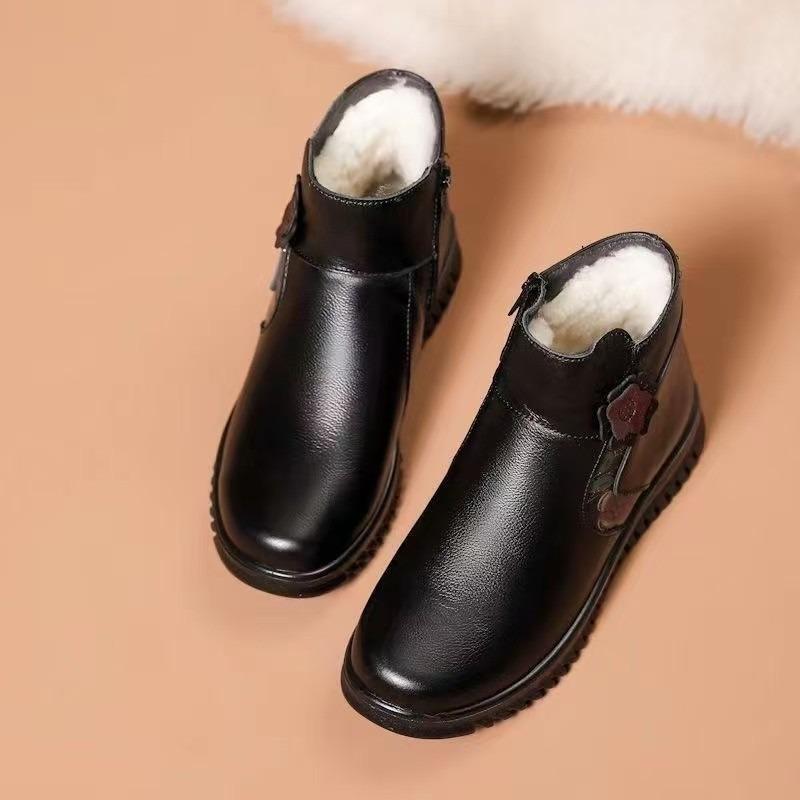 Winter mother cotton shoes winter velvet warm soft leather thick fur middle elderly women's shoes soft sole non-slip grandma short boots