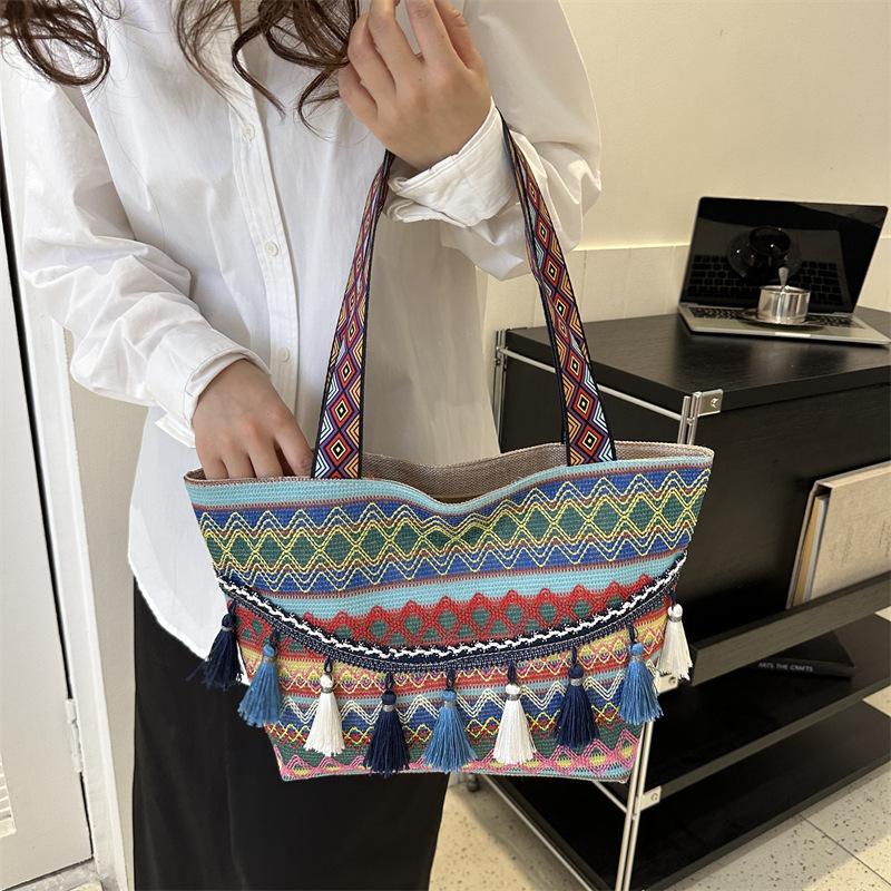 Large Capacity Ethnic Style Fashion Elegant Handbag 2024 Autumn New Style Shoulder Bag for Women Commuter Tote Clutch Purse