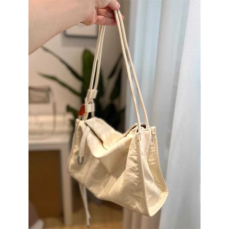 Stylish and Simple Soft Leather Tote Bag New Casual Portable Handbag Niche Oil Wax Leather Design Bag