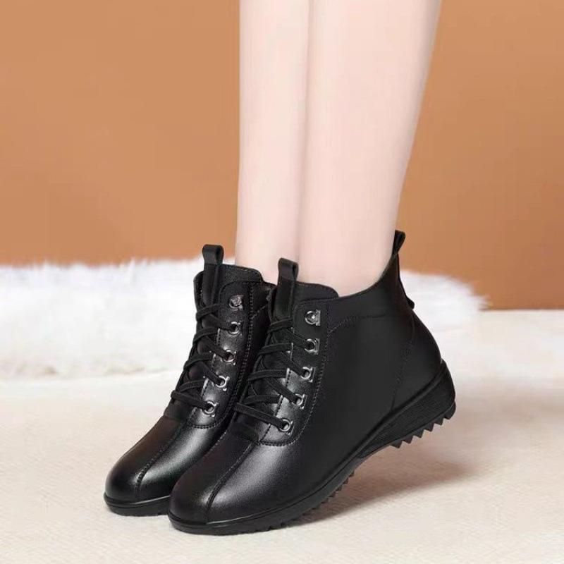 Winter velvet warm short boots soft leather boots cotton boots thickened middle-aged flat bottom mother cotton shoes women's shoes factory