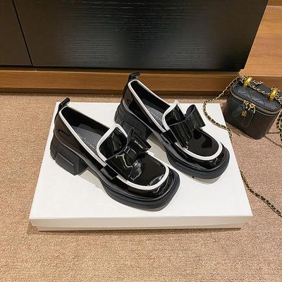Neue schwarz-weiße Lack-Einzelschuhe für Damen im Retro-Stil mit dicker Sohle, kleine Lederschuhe im britischen Stil, Blockabsatz, quadratische Zehenpartie und Schleife