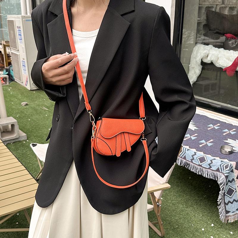 2023 Neue Damen Mini Satteltasche - Stilvolle Französische Mode Umhängetasche Dreieck Handtasche