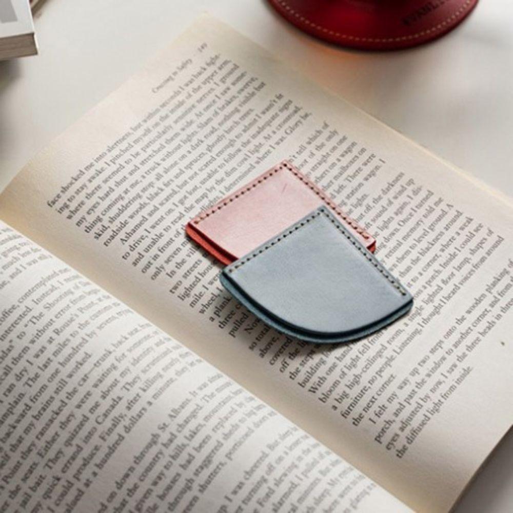 Protector Student PU Leather Handcrafted Teacher Gift Reading Marker Bookmarks Corner Page Marker