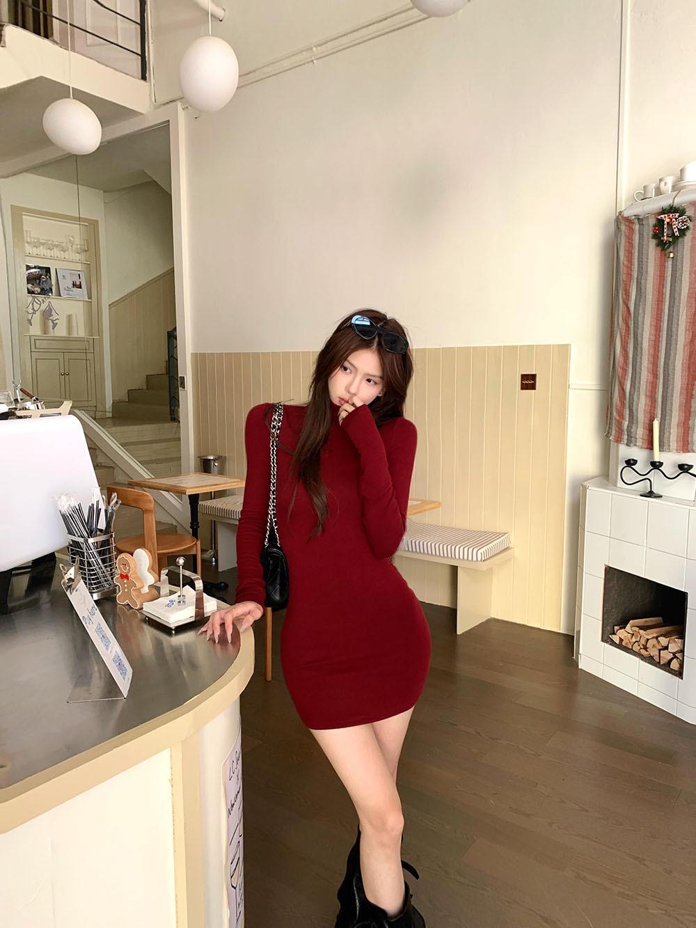 

Элегантное платье с высоким воротником, открытой спиной и длинными рукавами - Женское 2025 Осень/Зима Сладкое и пикантное мини-платье, подчеркивающее талию M красный