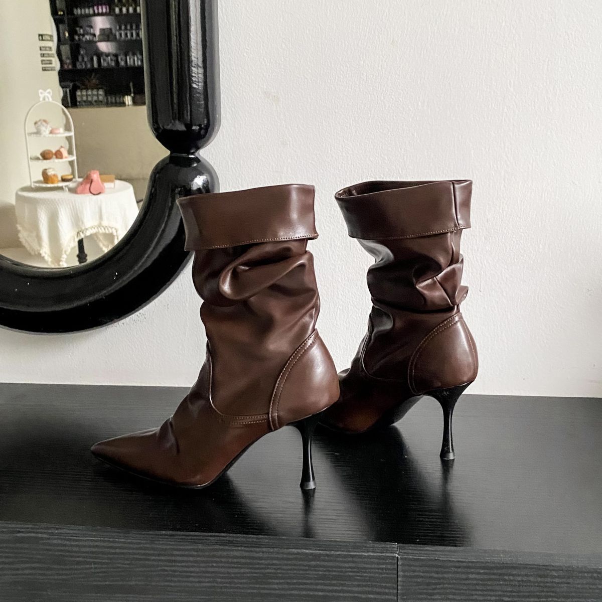 

White temperament pointed pile boots women s 2025 autumn and winter new pleated high-heeled medium boots Spice girls short boots 40