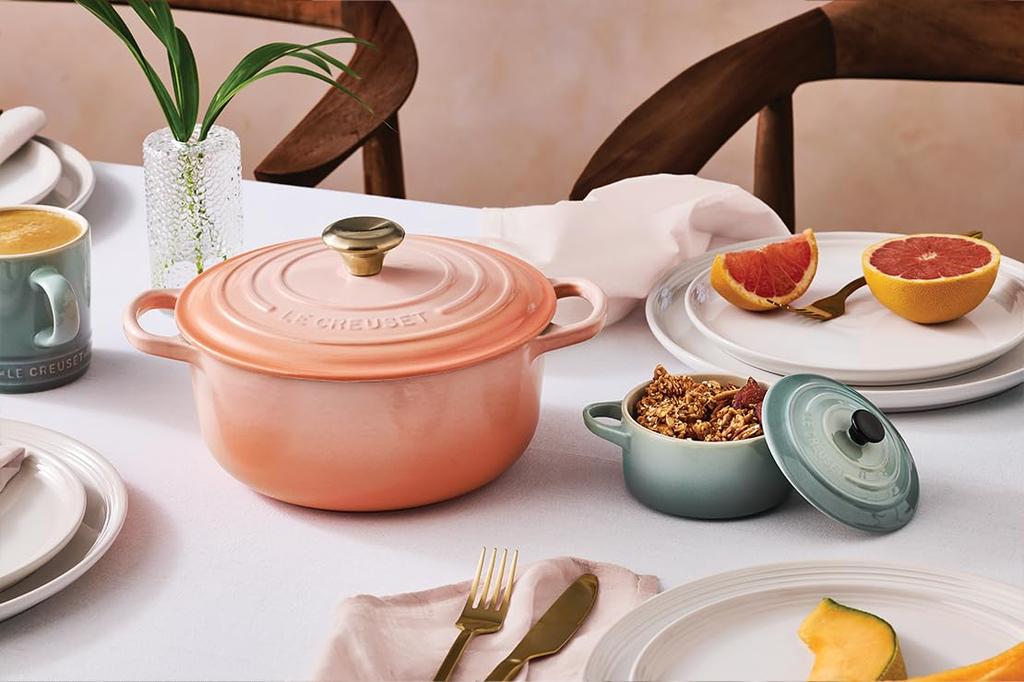 Le Creuset Signature Cocotte Ronde 18 cm Cast Iron Enamel Pot, Péch, Gas, Induction, and Oven Compatible [Official Japanese Product]