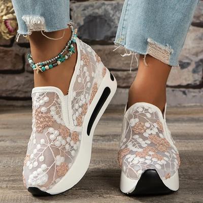 Baskets à Talons Compensés Brodés de Fleurs Femmes Été Maille Respirante Plateforme Chaussures de Sport Femme Semelle Épaisse Chaussures Décontractées à Enfiler