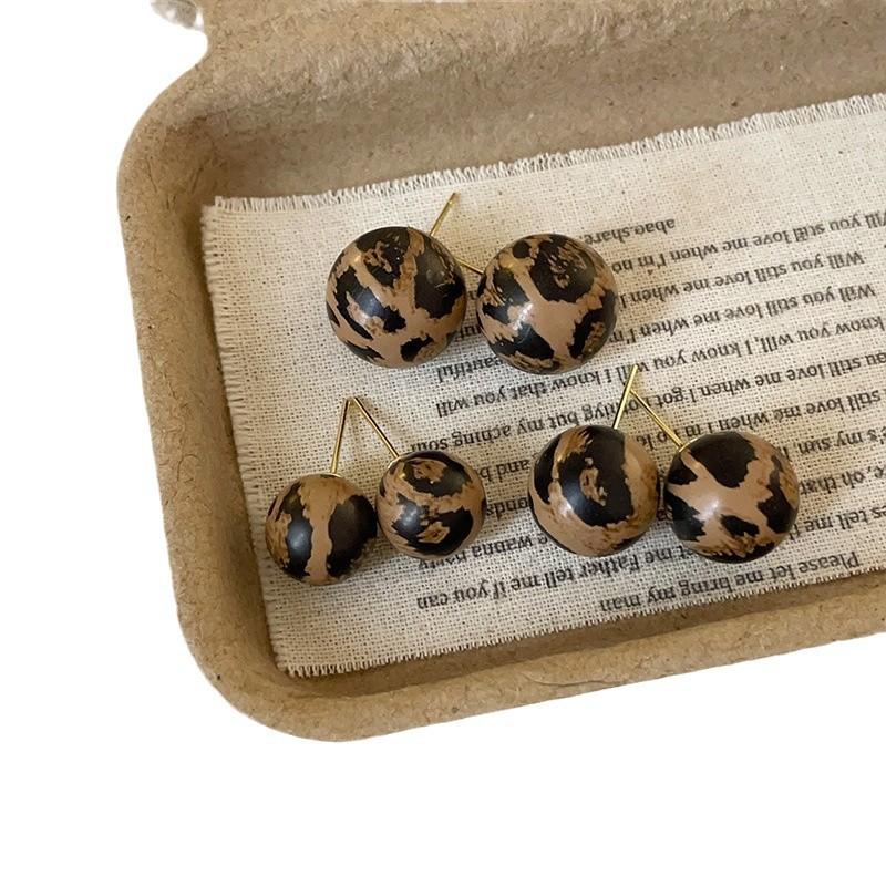 Nischen-Designgefühl Leopardenmuster Harz-Kugelstecker Ohrringe Damen Maillard Retro Leichter Luxus Mode Vielseitige Ohrringe