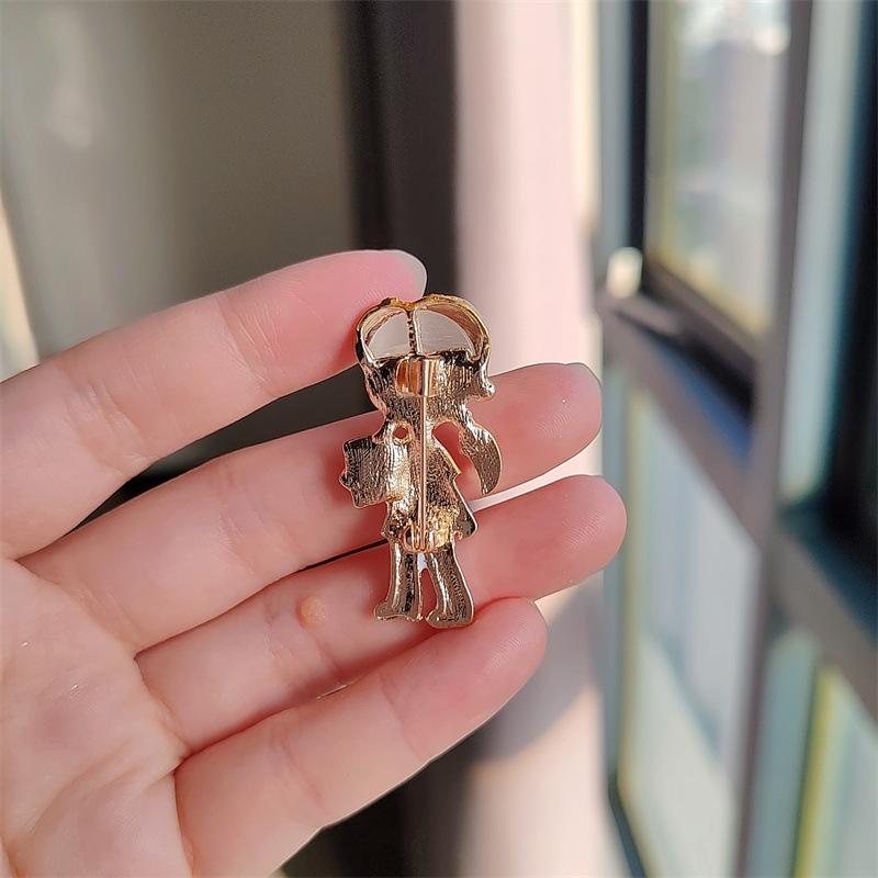 Children's Creative Cartoon Character Brooch Women's Niche Design Cute Pin Alloy Anti-light Buckle