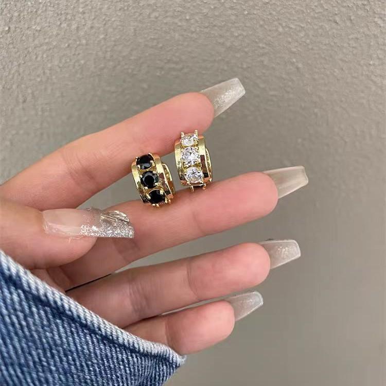 

High-End Black And White Zircon Double-Sided Two-Wearing Design Ear Buckle Women S Unique Personality Light Luxury Diamond-Set Ring Earrings Earrings