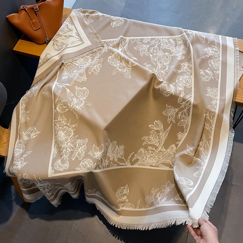 

2024 Новый корейский принтованный большой квадратный шарф с утолщенной двухсторонней имитацией кашемира осень и зима 132x134cm