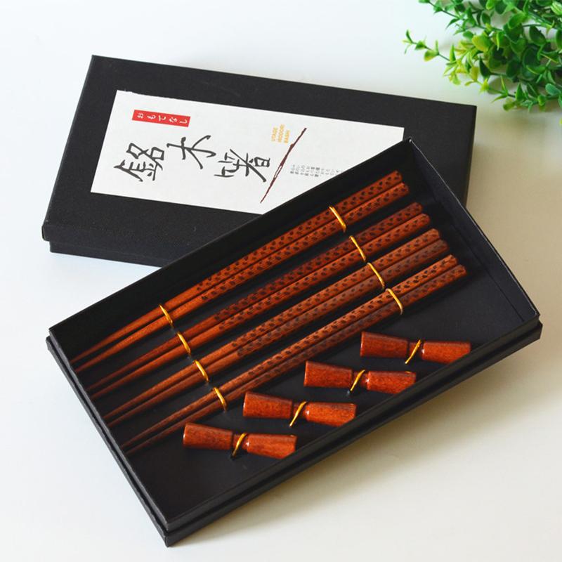 4 Pair Japanese Natural Wood Chopsticks Set Noodles Sushi Chopsticks With Chopsticks Rack Reusable Chinese Tableware Gift Box