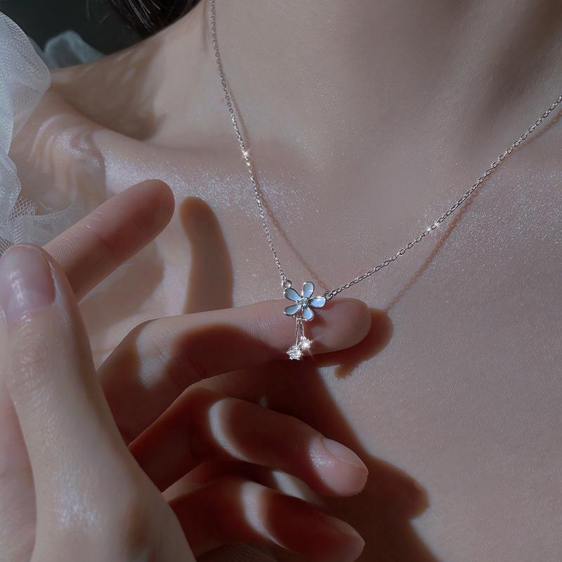 Colier cu flori cu zirconiu, pentru femei, vară, ușoară, de lux, design de nișă, ciucuri cu sens, diamant, gri-albastru, margaretă, lanț clavicular din oțel inoxidabil
