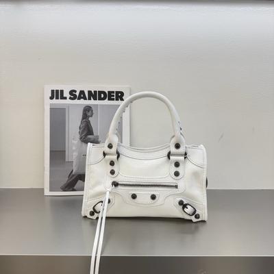 Paris klassische Nietenlokomotive Tasche erste Schicht Rindsleder Bonbonfarbe Spice Girl Tasche, modische vielseitige Leder Diagonaltasche