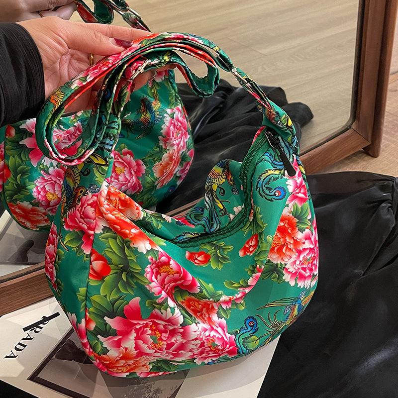 

Large Capacity Northeast Flower National Style Bag for Women s New Autumn and Winter Niche Shoulder Bag Fashionable Commuter Crossbody Bag