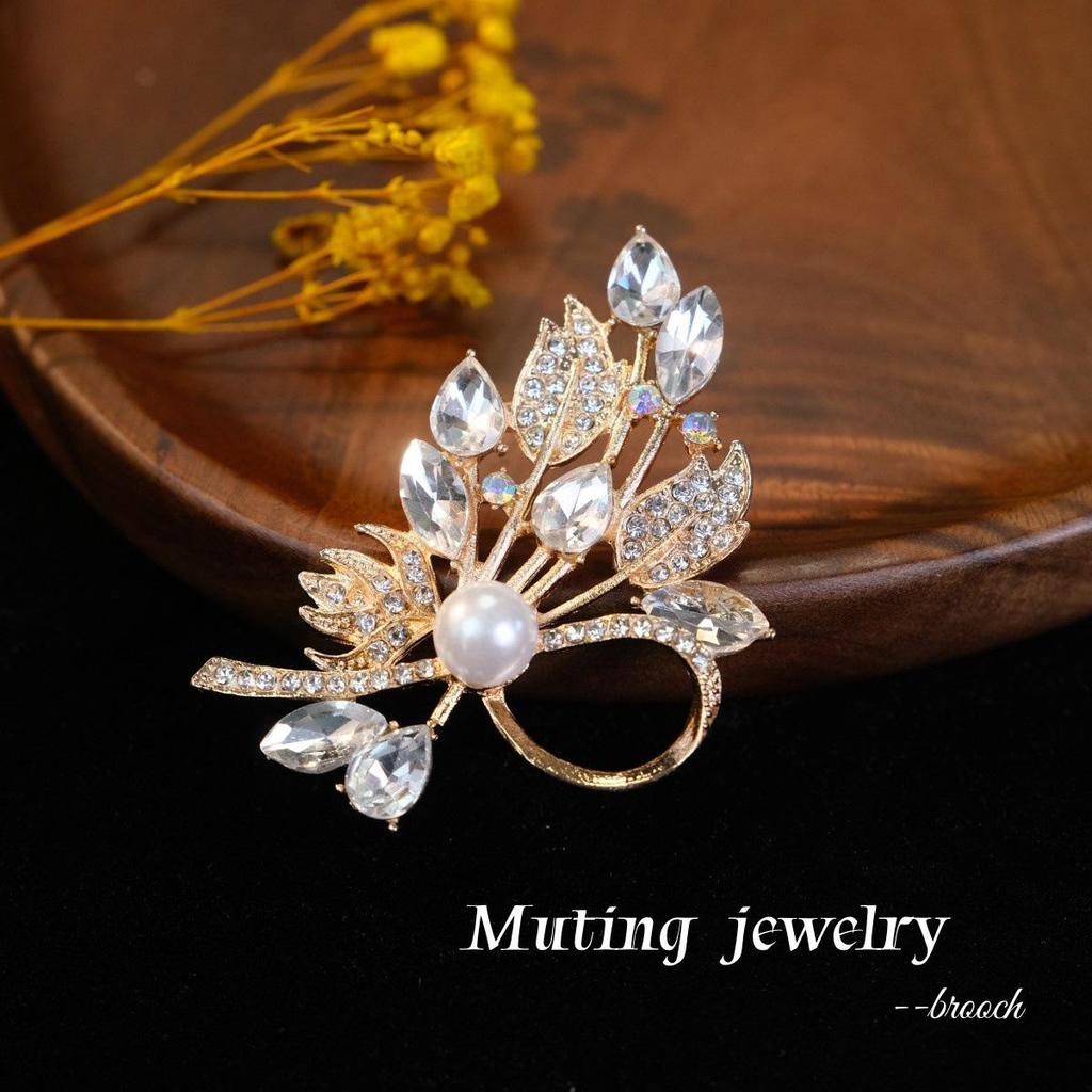 Elegante Europäische & Amerikanische Strassblumen Brosche, Anti-Exposition Pin, Damen Mode Kristall Kleidung Accessoire