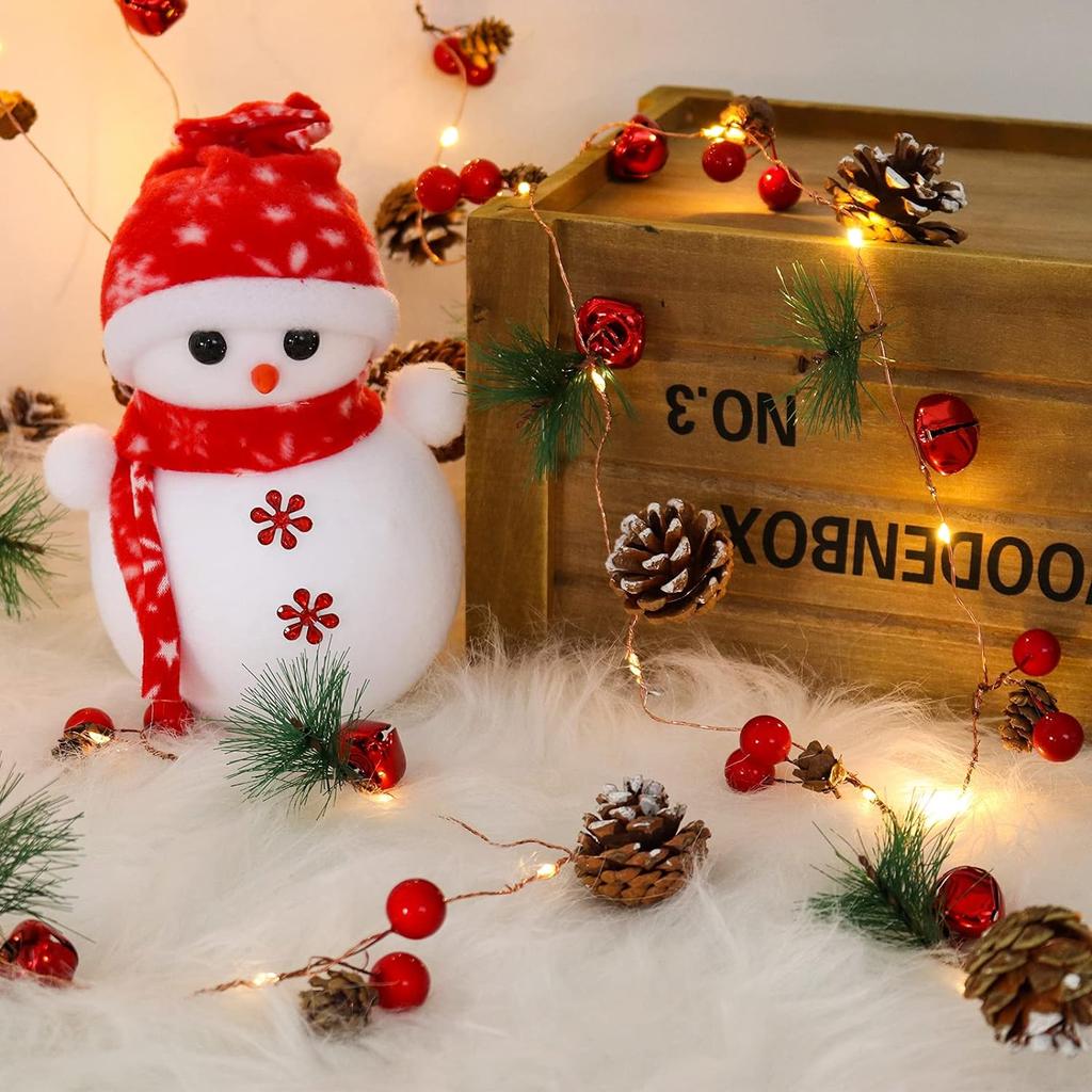 Weihnachtsgirlande mit Lichtern, Kiefernzapfen Lichterkette mit roten Beeren Glocken Nadeln, 20 LED Batteriebetrieben Vorbeleuchtete Girlande