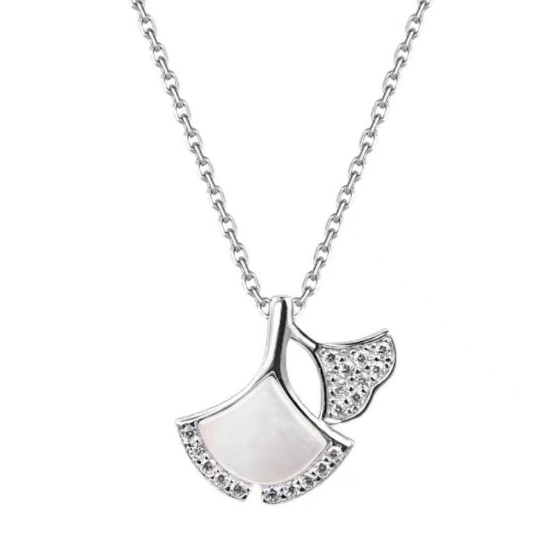 Elegant Copper-Plated Zirconia Ginkgo Leaf Necklace for Women - Versatile Light Luxury Accessory