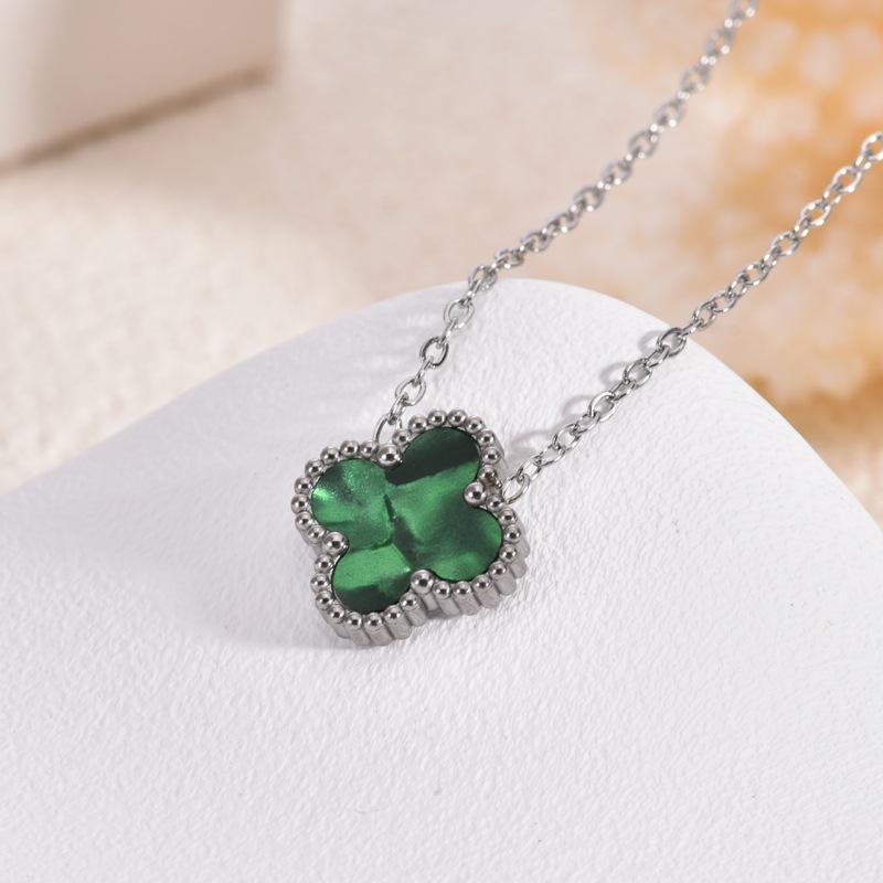 Vierblättriges Kleeblatt Titanstahl Halskettenanhänger für Damen Hochwertig Stilvoll und Vielseitig Trendiger Schmuck