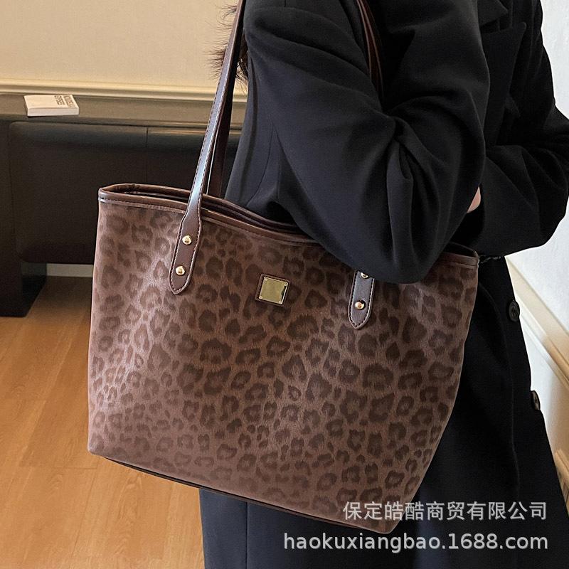 Retro bag women's large capacity 2025 new autumn and winter versatile casual shoulder bag premium texture commuter tote bag