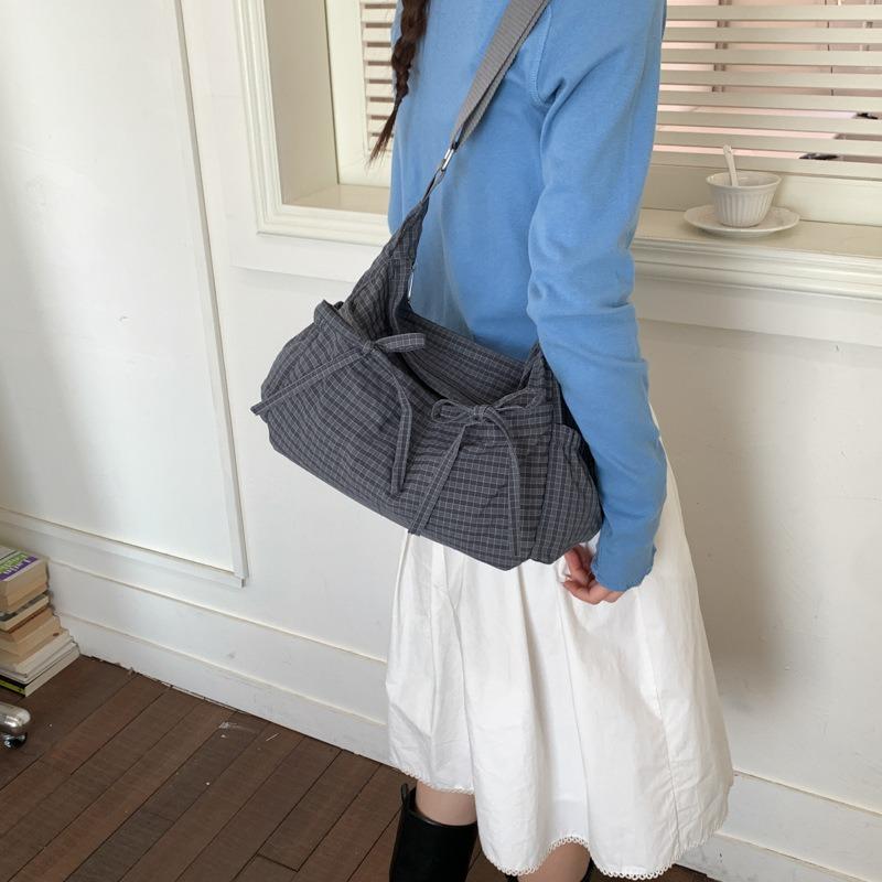 New trendy versatile drawstring pleated dumpling bag large capacity literary and leisure plaid shoulder messenger bag