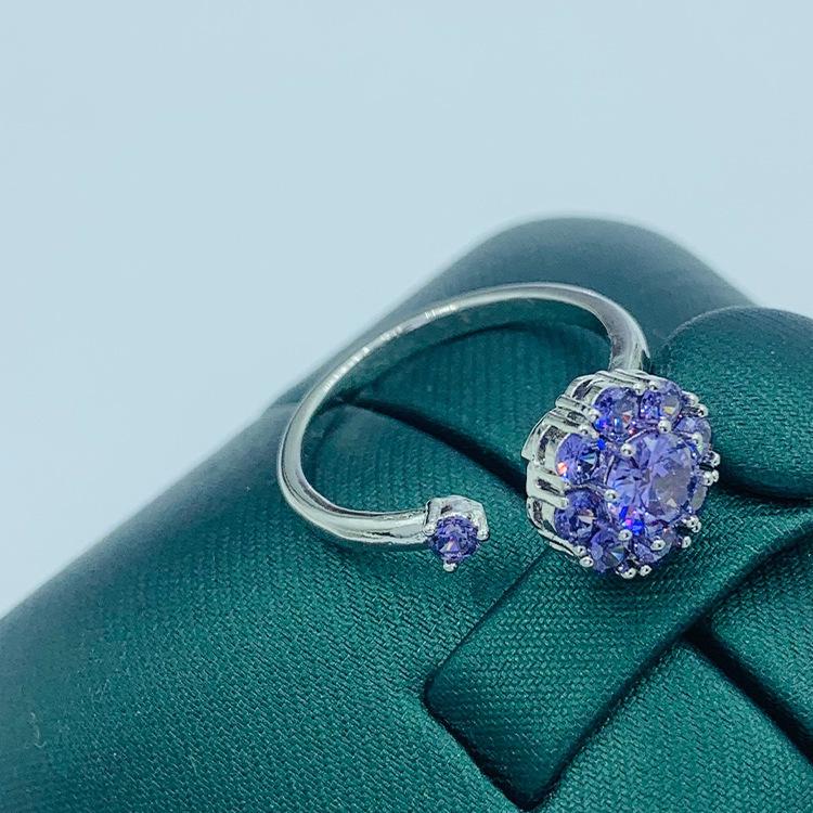 

Chic Adjustable Rotating Ring: Versatile, Luxury Women s Jewelry