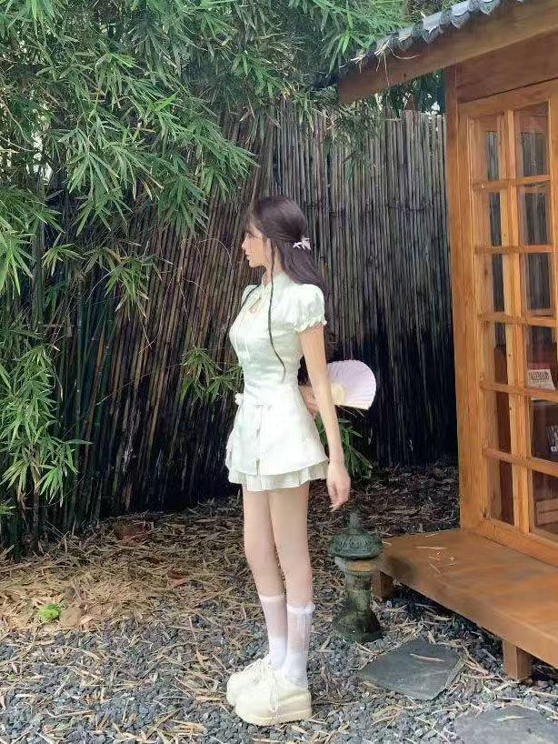 Retro Chinesischer Cheongsam Zweiteilig: Pan Kou Puffärmelkleid