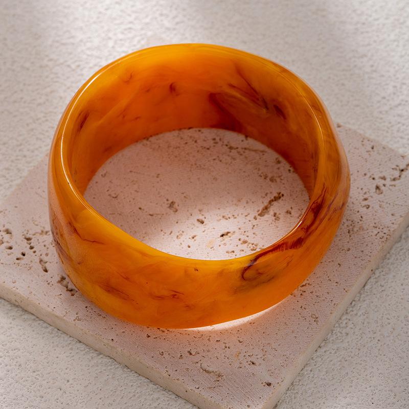 Geometric Smudge Bracelet Wide Version Curved Resin Bracelet Niche Premium Retro Amber Jewelry