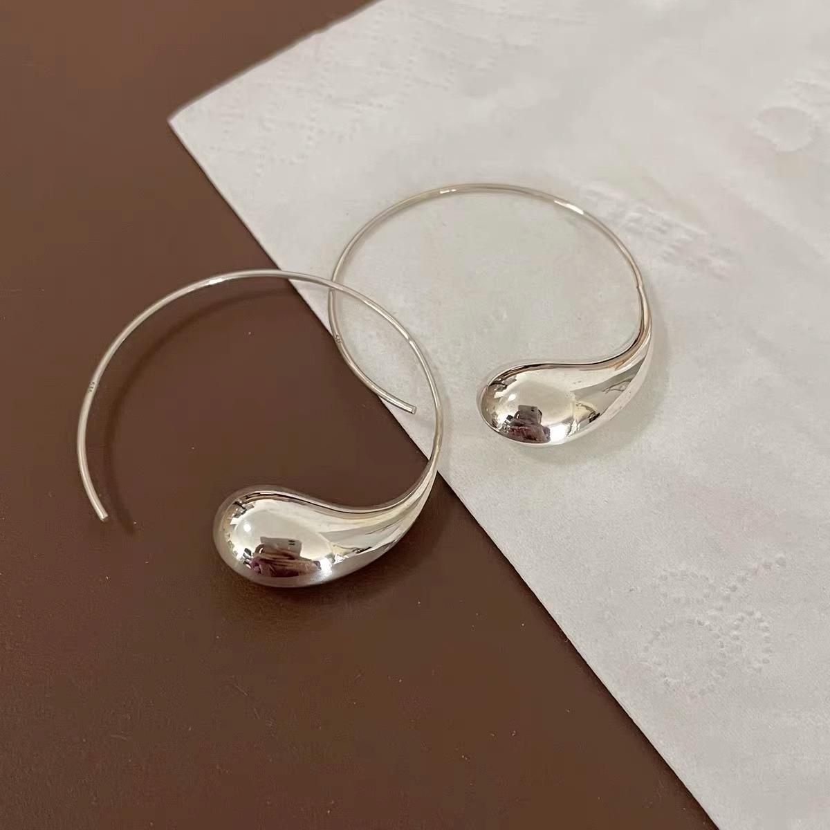 

Rupert s Tears Temperament Versatile Water Drop Spiral Simple Cold Wind Earrings