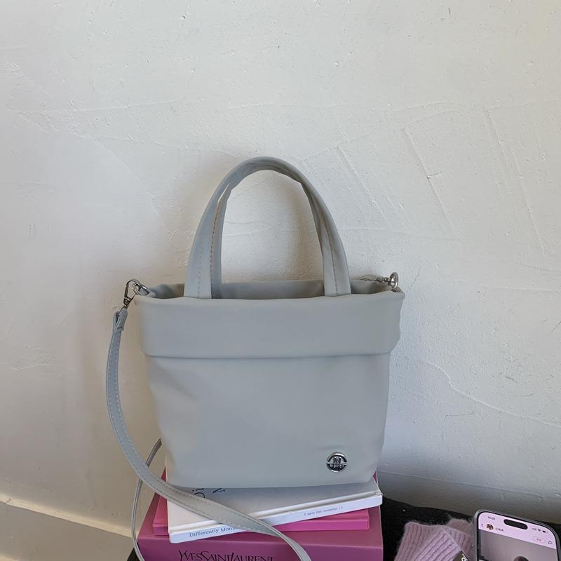 Summer new fashion bucket bag lightweight large-capacity handbag bag simple solid color large-capacity messenger bag