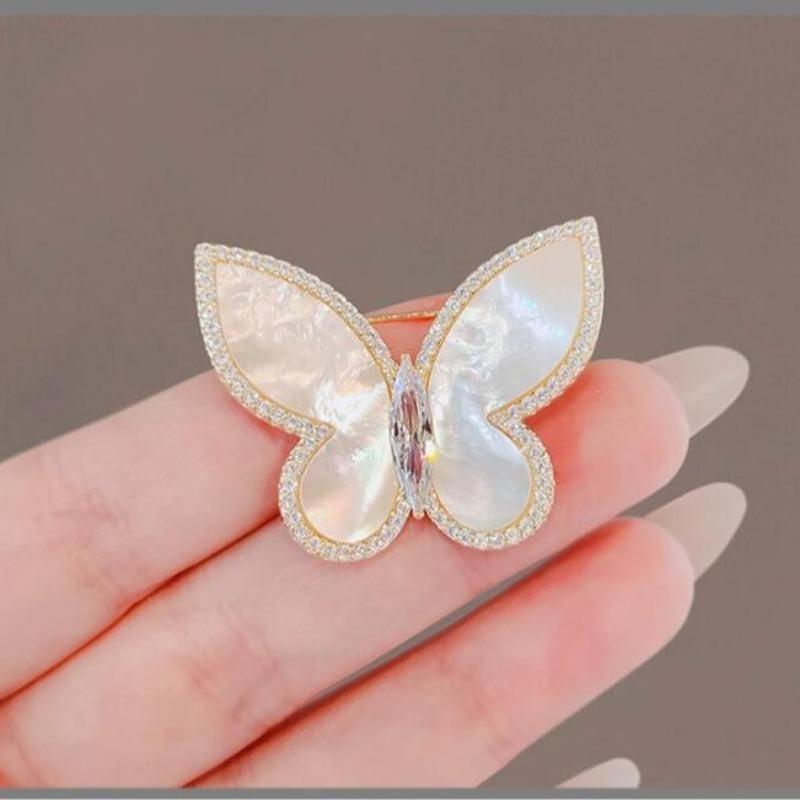 Exquisite Natural Mother Pearl Butterfly Brooch Niche High-end Sense Elegant Insect Brooch Souvenir Decoration Chest Flower Pins